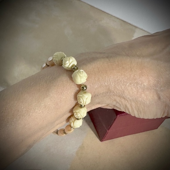 Handcrafted Rose Shaped Beads & Champagne Pearls Bracelet Lobster Claw Closure - Picture 2 of 3